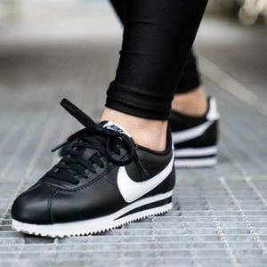 Nike Classic Cortez Black White Leather
Sneaker Shoe Women's 6.5